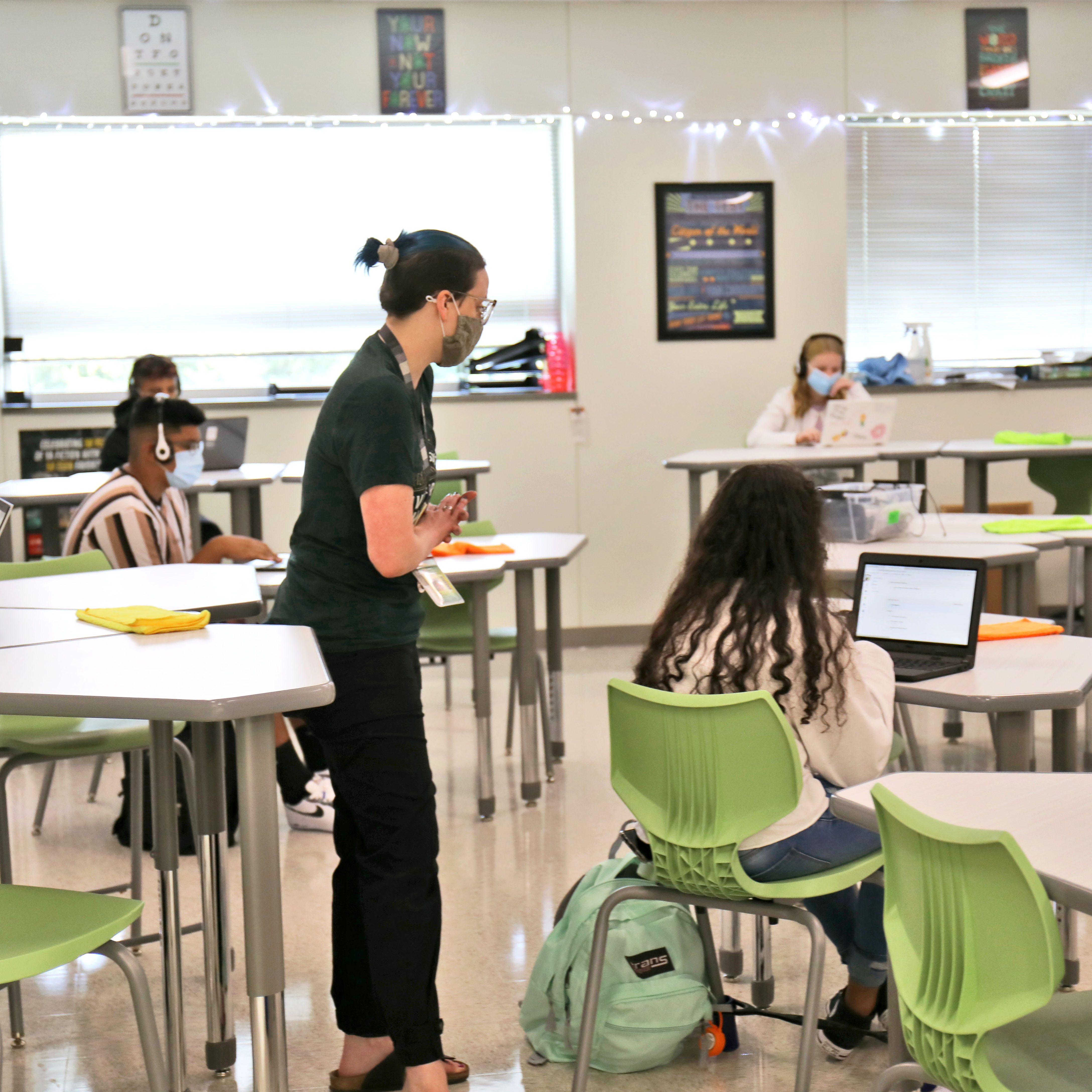 Navo Middle School / Overview