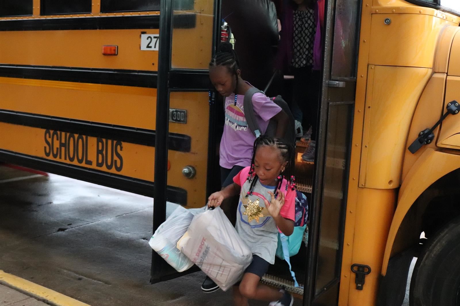 Students leaving bus 