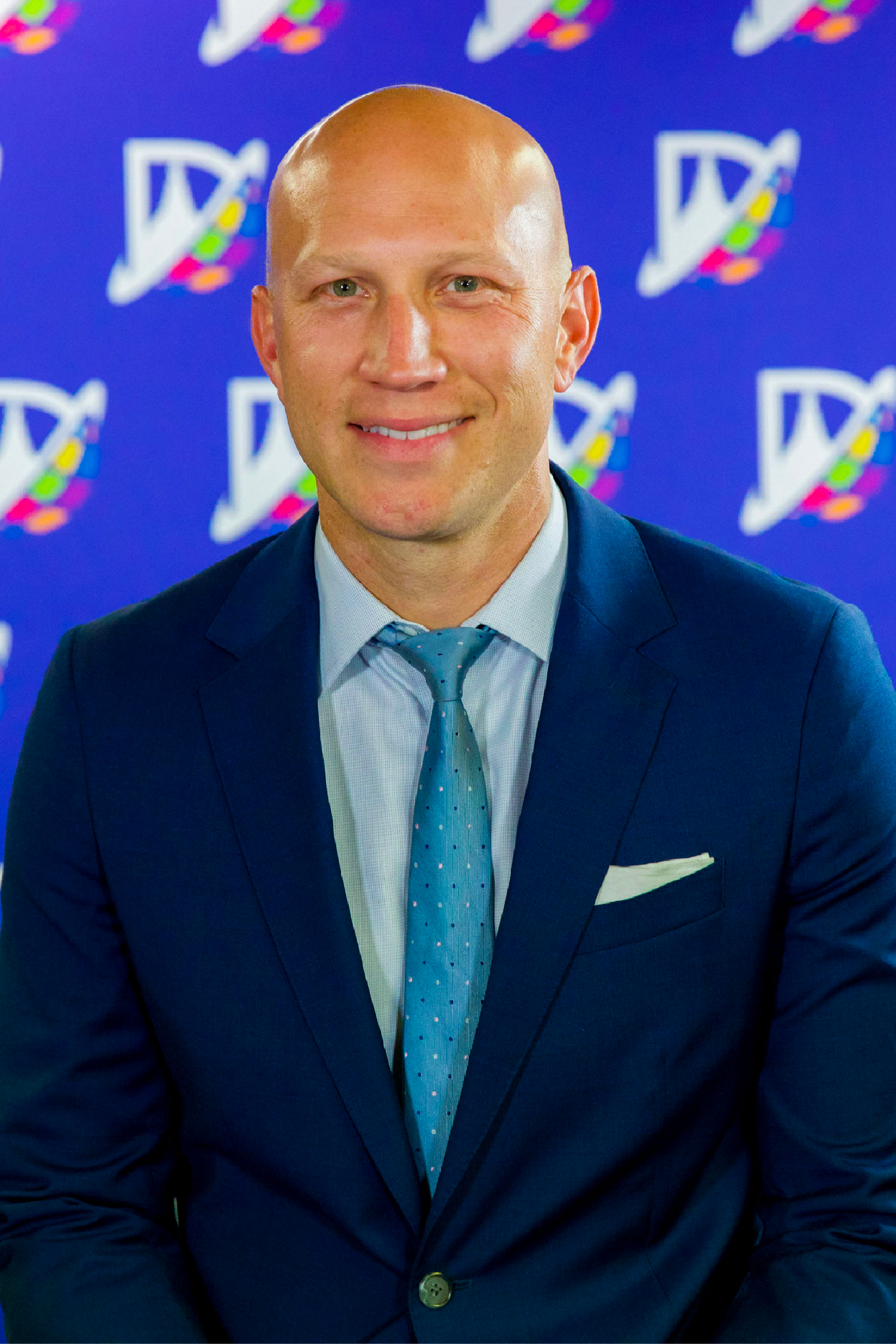 Landon Turrubiarte, Principal